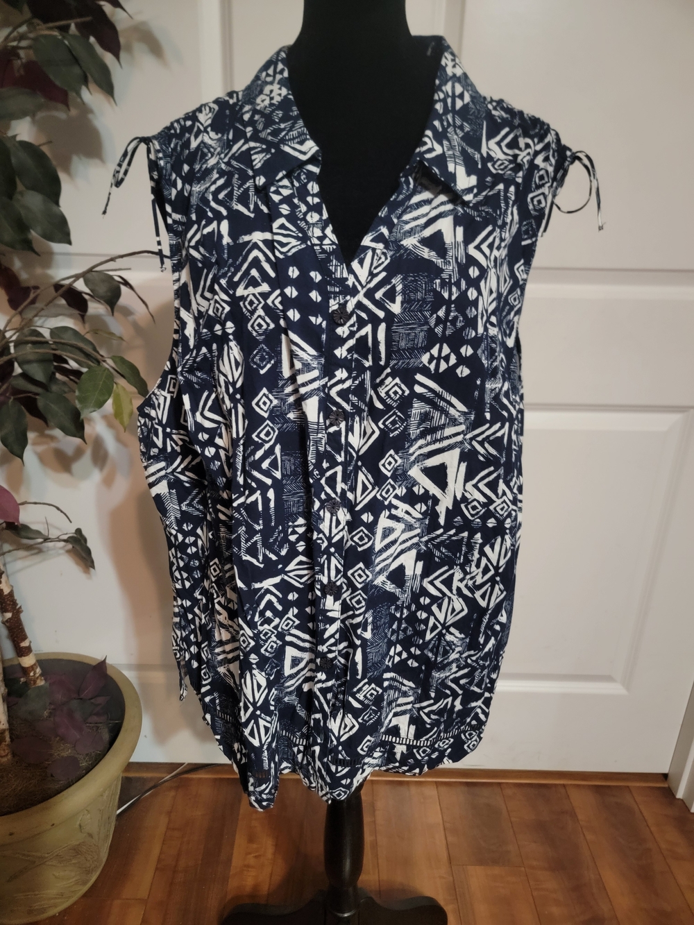 Erika Navy and White Sleeveless Collared Blouse